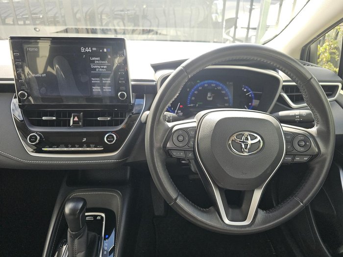 2021 Toyota Corolla Touring WxB Hybrid ZWE211W White
