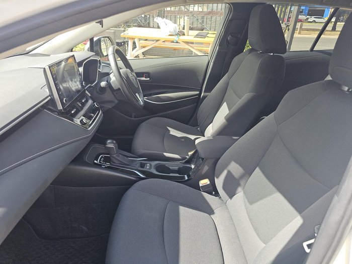 2021 Toyota Corolla Touring WxB Hybrid ZWE211W White