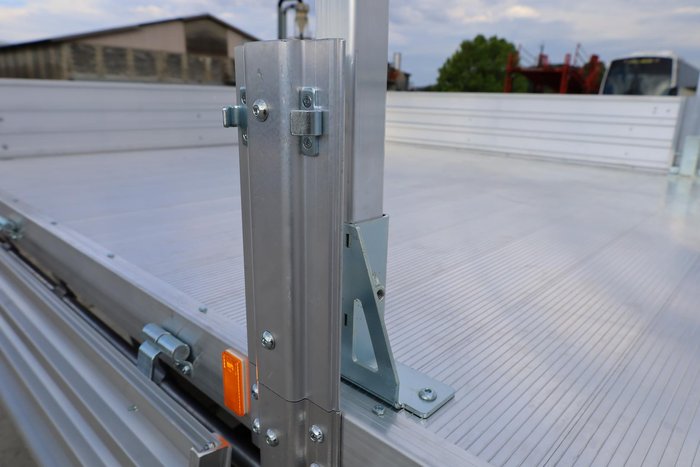 2025 Fuso Canter 815 Crew Cab Alloy Tray with ladder racks White