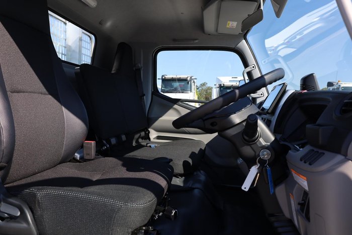 2025 Fuso Canter 515 Alloy Tray MWB White