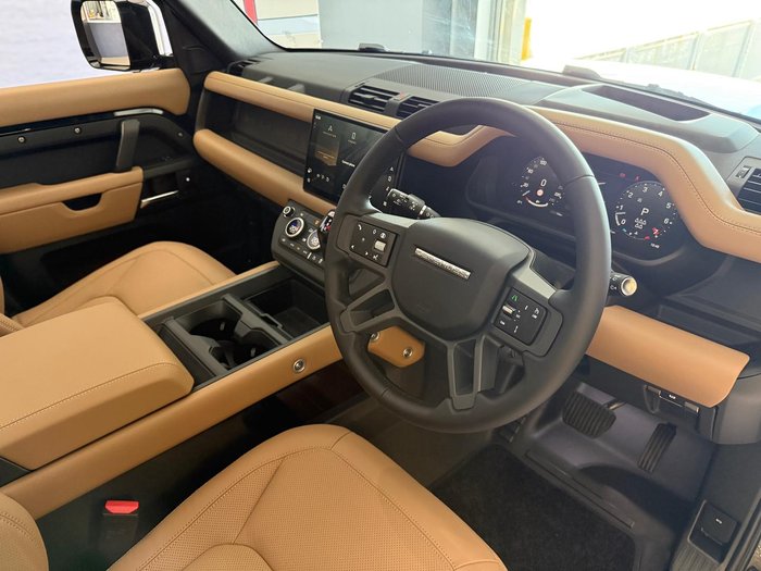 2025 Land Rover Defender 110 P400 X-Dynamic HSE