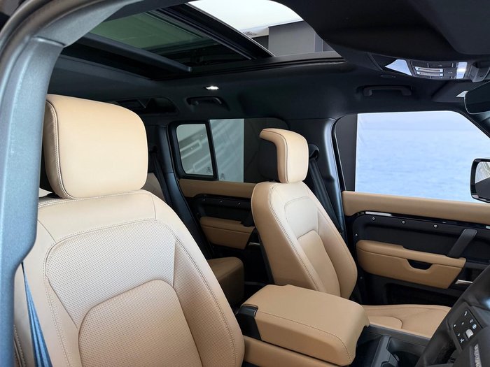 2025 Land Rover Defender 110 P400 X-Dynamic HSE