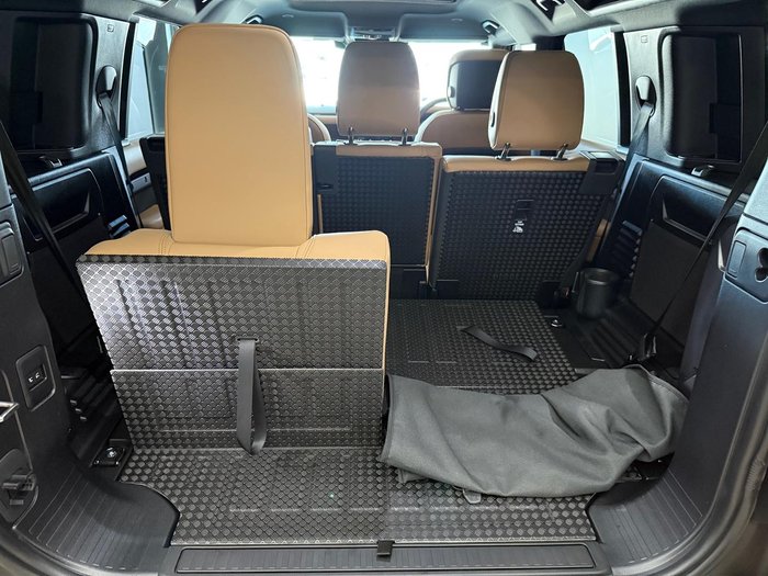 2025 Land Rover Defender 110 P400 X-Dynamic HSE