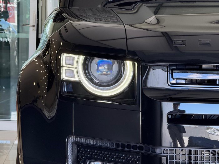 2025 Land Rover Defender 110 P400 X-Dynamic HSE