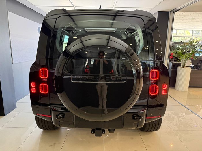 2025 Land Rover Defender 110 P400 X-Dynamic HSE