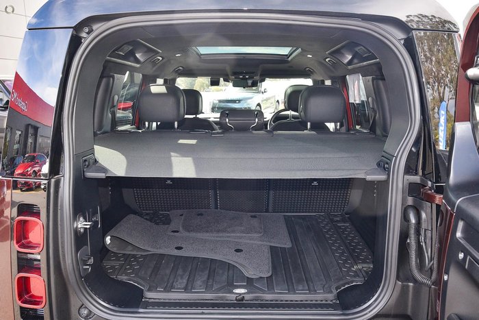 2025 Land Rover Defender 110 D350 Sedona Edition