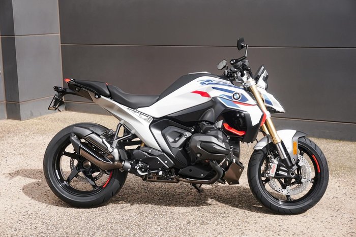 2025 BMW R 1300 R Performance