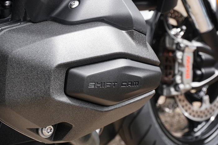 2025 BMW R 1300 R Performance