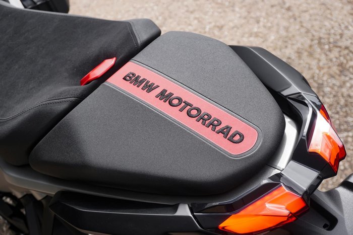 2025 BMW R 1300 R Performance