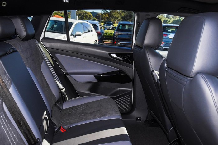 2025 Volkswagen ID.5 Pro E2 MY25 Glacier White/Black Roof