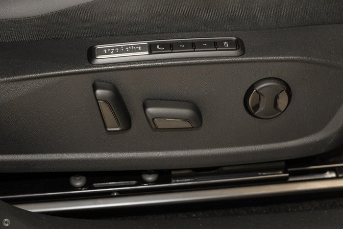 2025 Volkswagen ID.4 Pro E2 MY25 Moonstone Grey/Black Roof
