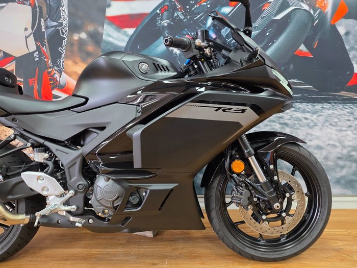 2025 Yamaha YZF-R3 Black