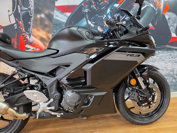 2025 Yamaha YZF-R3 Black