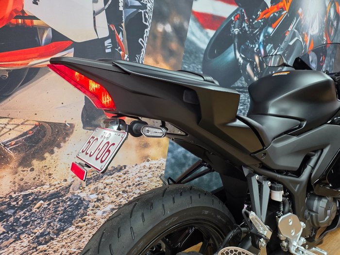 2025 Yamaha YZF-R3 Black