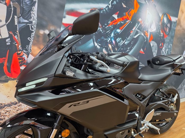 2025 Yamaha YZF-R3 Black
