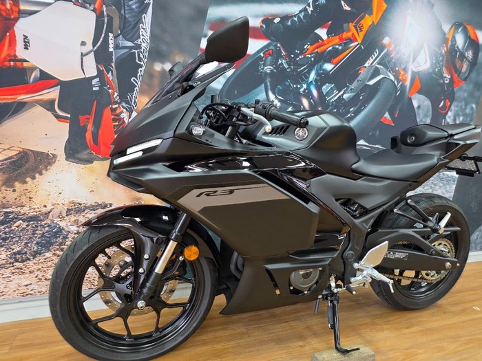 2025 Yamaha YZF-R3 Black