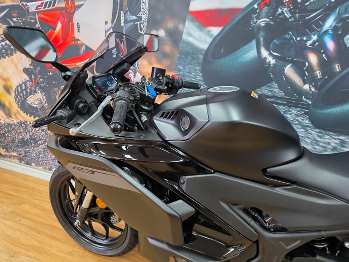 2025 Yamaha YZF-R3 Black