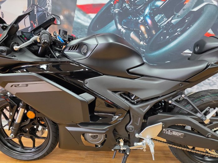 2025 Yamaha YZF-R3 Black
