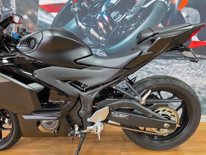 2025 Yamaha YZF-R3 Black
