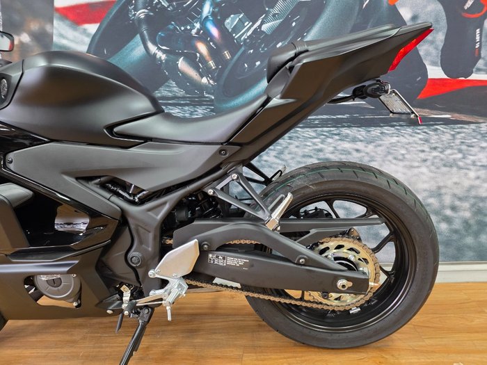 2025 Yamaha YZF-R3 Black