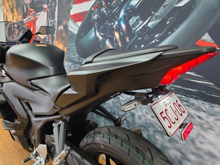 2025 Yamaha YZF-R3 Black