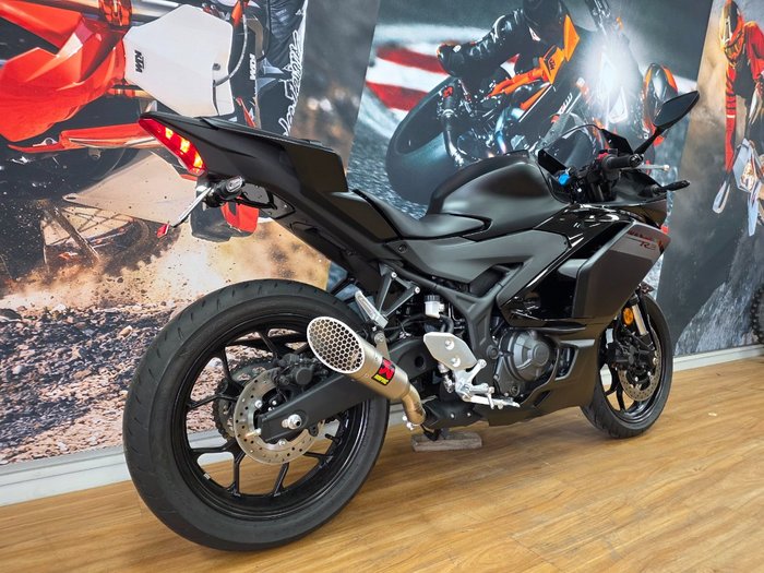 2025 Yamaha YZF-R3 Black