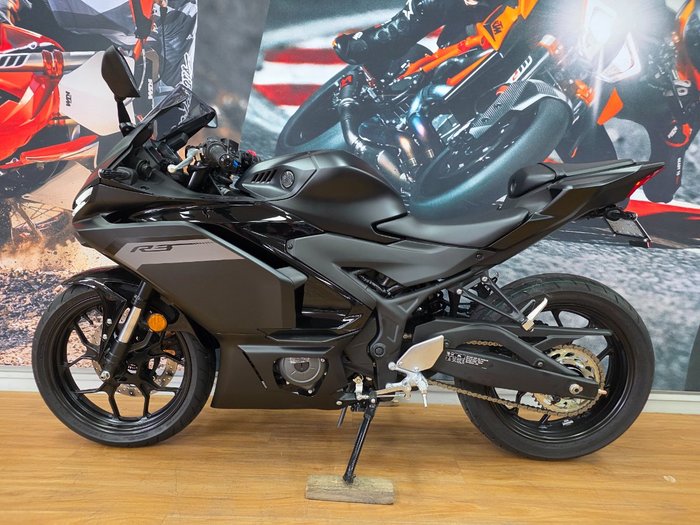 2025 Yamaha YZF-R3 Black