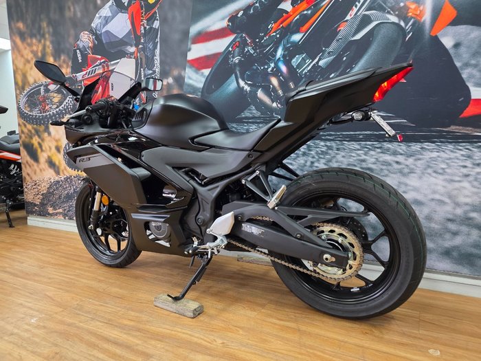 2025 Yamaha YZF-R3 Black