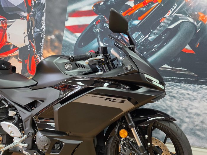 2025 Yamaha YZF-R3 Black