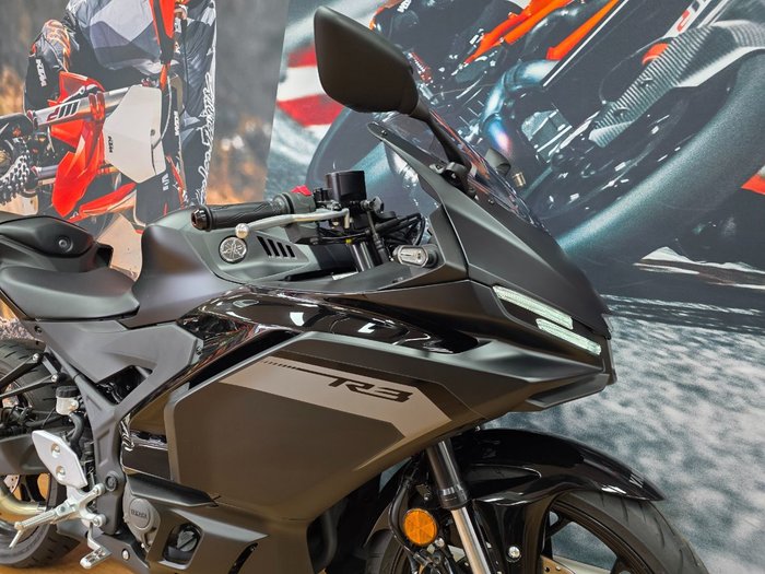 2025 Yamaha YZF-R3 Black