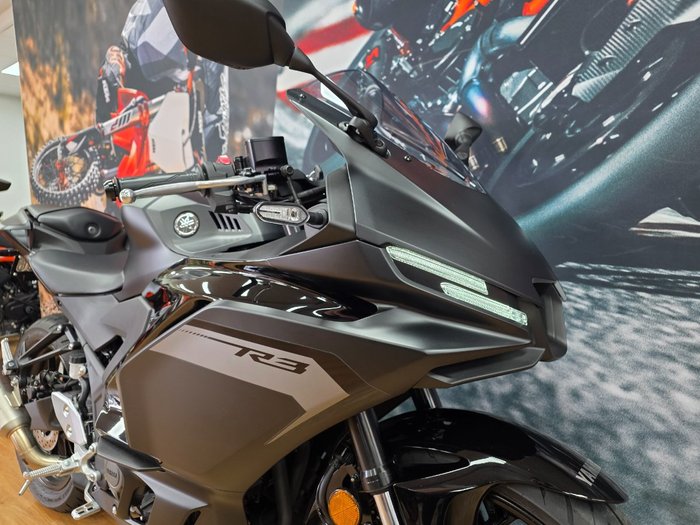 2025 Yamaha YZF-R3 Black