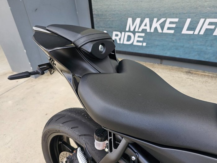 2023 Yamaha YZF-R7LA Black