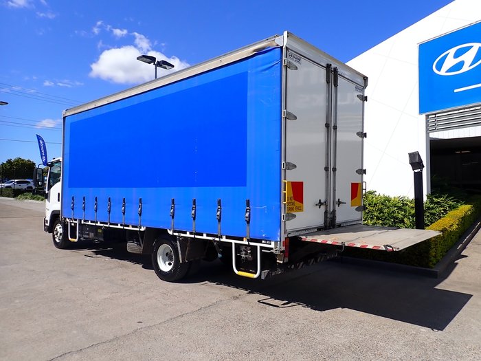 2017 ISUZU FRR 107-210 WHITE