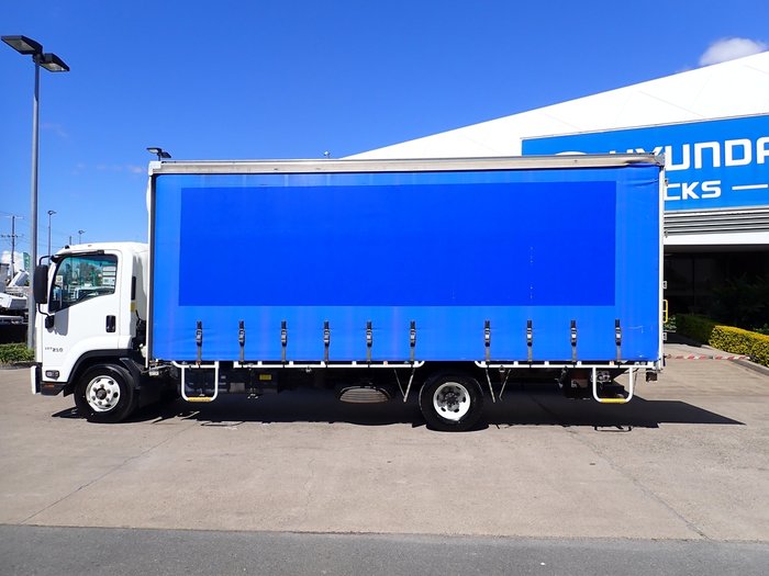 2017 ISUZU FRR 107-210 WHITE