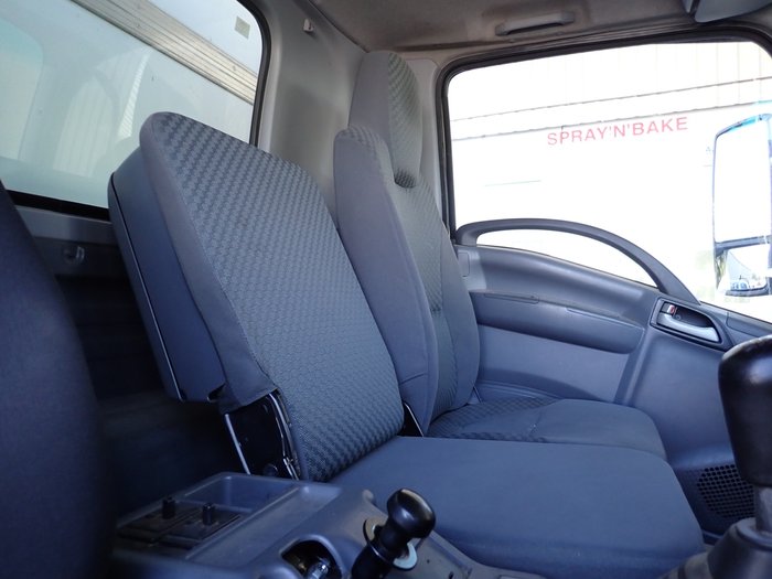 2017 ISUZU FRR 107-210 WHITE