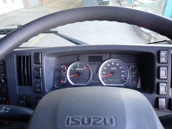 2017 ISUZU FRR 107-210 WHITE