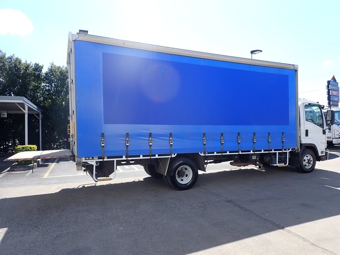 2017 ISUZU FRR 107-210 WHITE