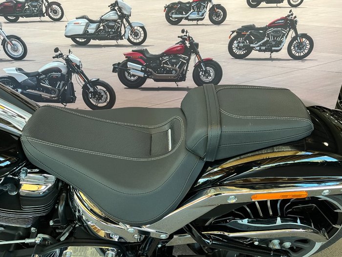 2023 Harley-davidson FXBR BREAKOUT (117) Vivid Black