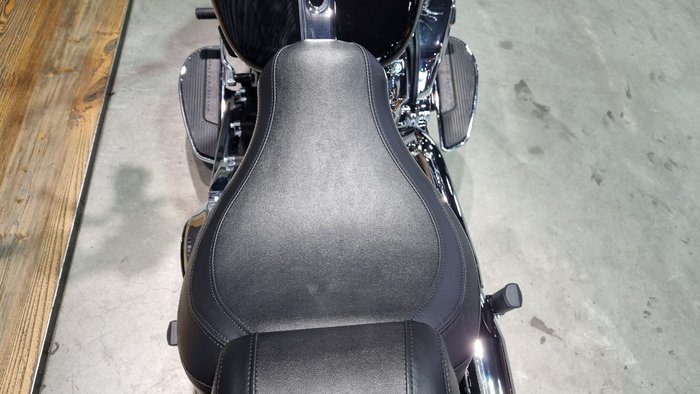 2025 Harley-davidson FLFB FAT BOY (117) Whisky Fire/ Black