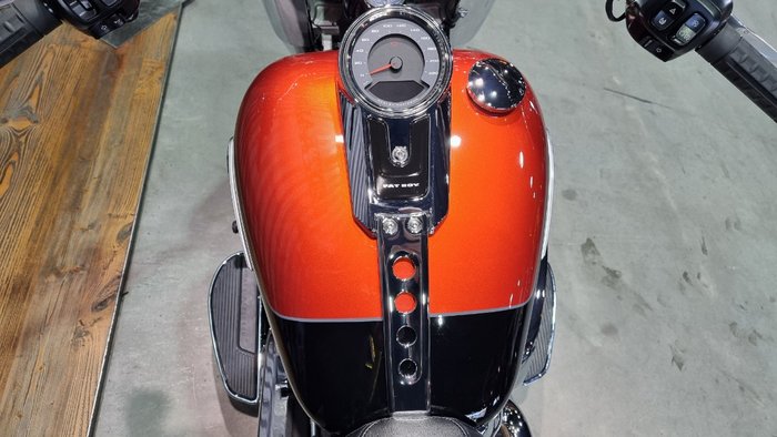 2025 Harley-davidson FLFB FAT BOY (117) Whisky Fire/ Black