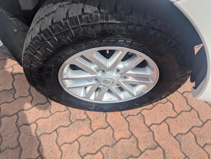 2014 Toyota Hilux SR5 KUN26R MY14 4X4 Dual Range Glacier White