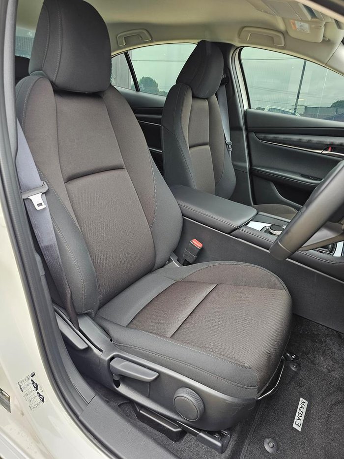 2025 Mazda 3 G20 Evolve