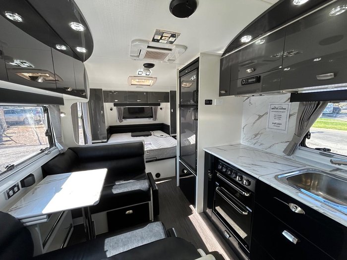 2016 Majestic Navigator
