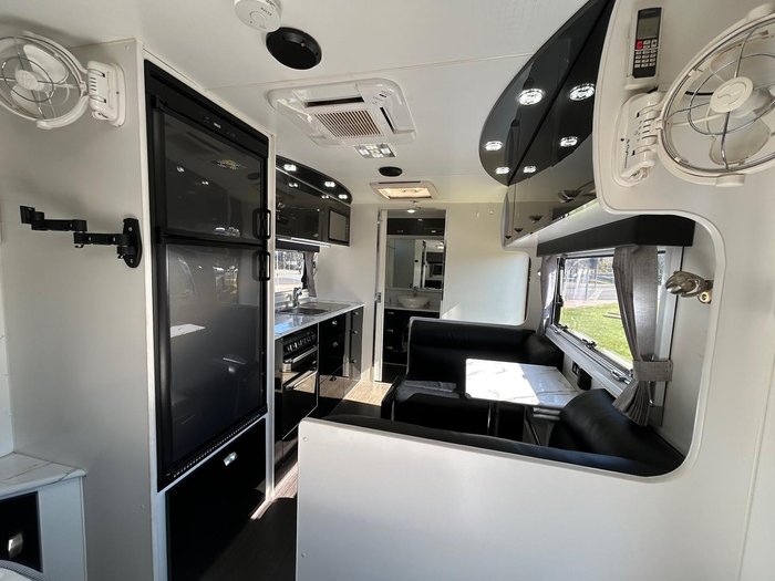 2016 Majestic Navigator