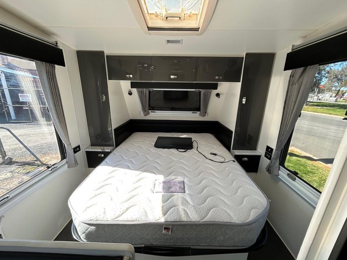 2016 Majestic Navigator