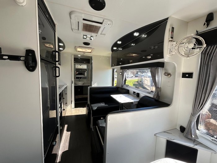 2016 Majestic Navigator