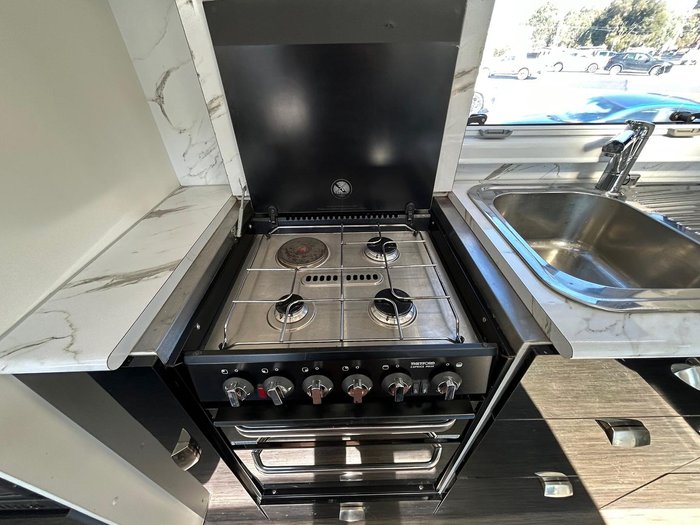 2016 Majestic Navigator