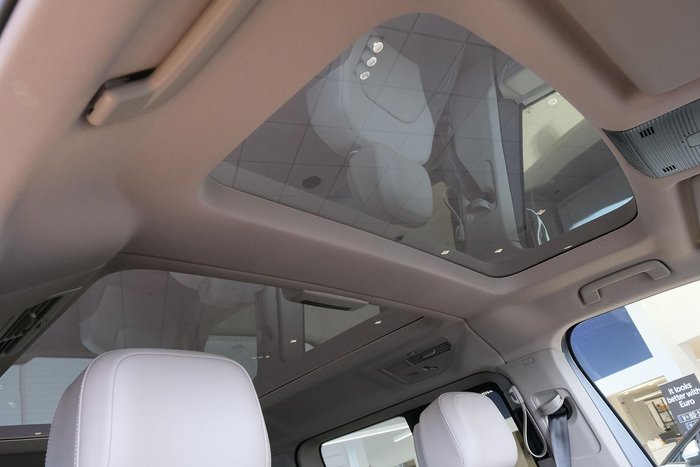 2025 Volkswagen Multivan TDI360 Life