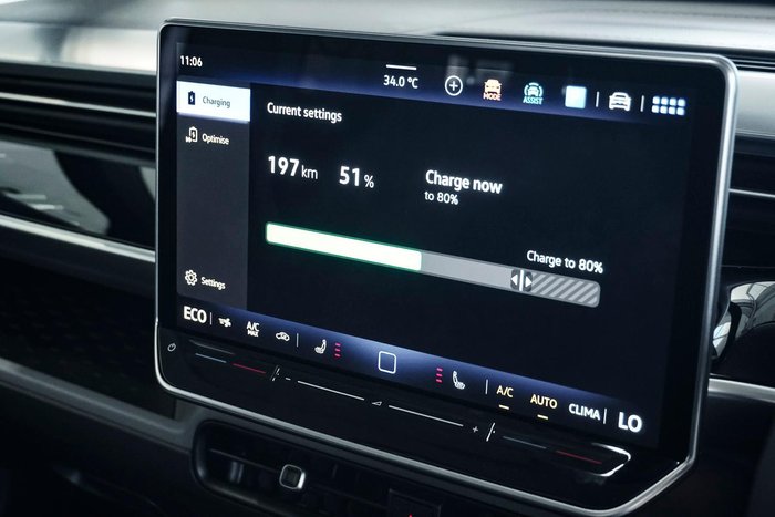 2025 Volkswagen ID. Buzz Pro BEV560