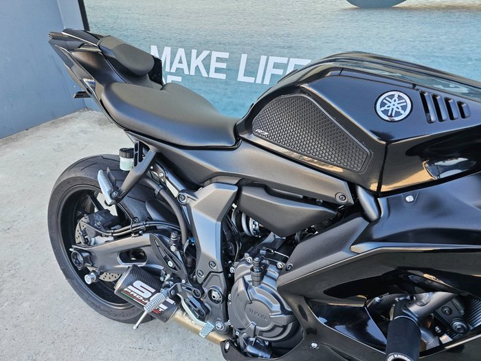 2022 Yamaha YZF-R7LA Black